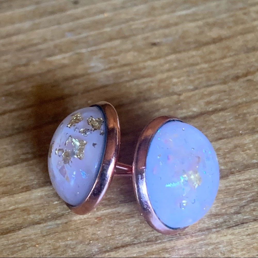 Rose gold setting with light pink resin, NWT